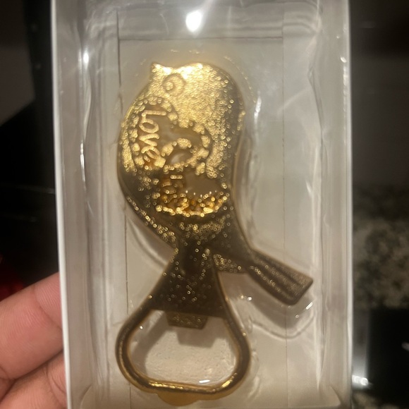 Gold Love bottle opener - Picture 1 of 3